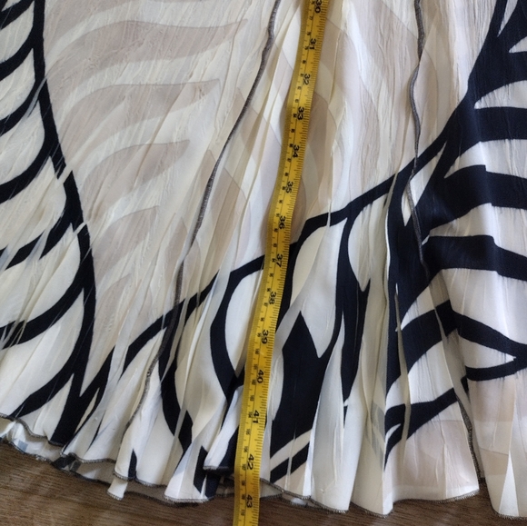 NWOT Komarov Crinkle Dress Small Short Sleeve V-Neck Flared Skirt - Picture 8 of 8